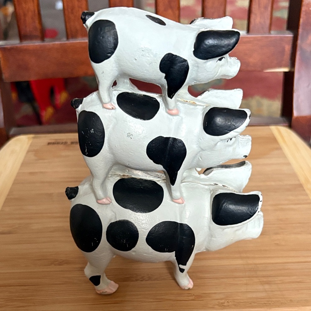 Charming antique Black and White Pig iron Figurine Sets